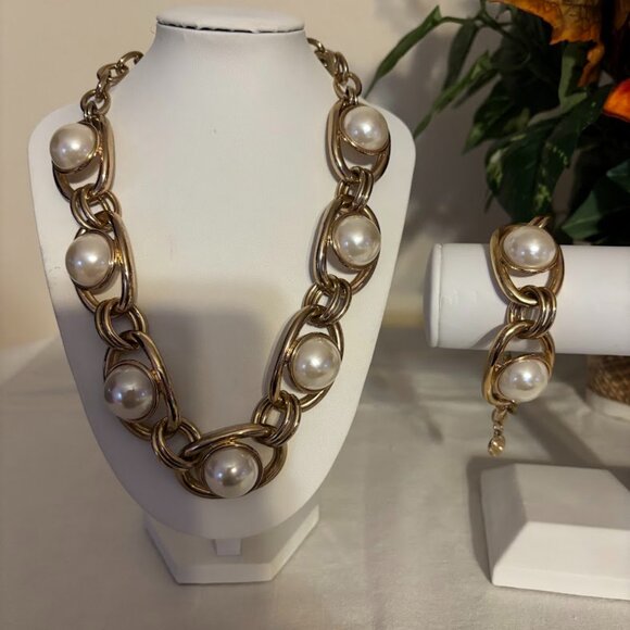 Beautiful Graziano Pearl Necklace (20") and Bracelet set in Gold Tone with pouch - Picture 1 of 16